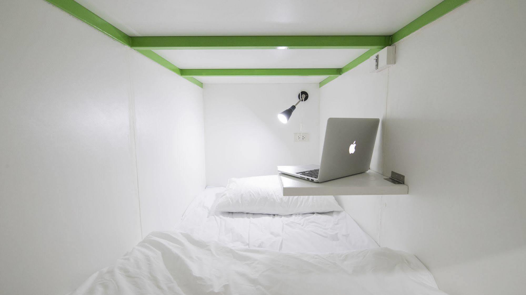 Pixellar Hostel Bangkok Exterior photo