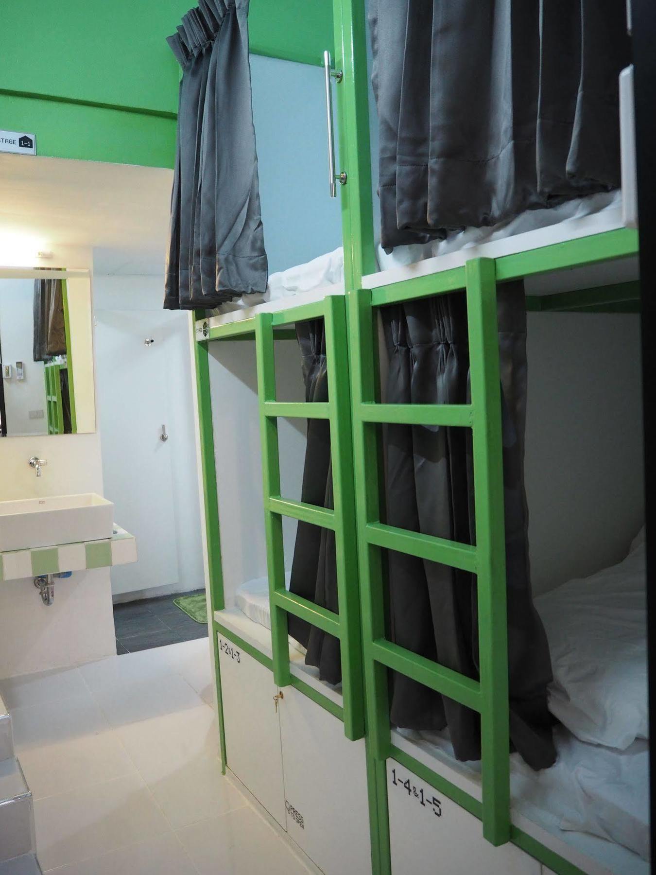 Pixellar Hostel Bangkok Exterior photo